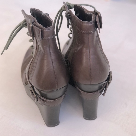 [Gianni Bini] Olive Leather Suede Wingtip Lace Up Buckle Zip Wedge Boots - Picture 4 of 10